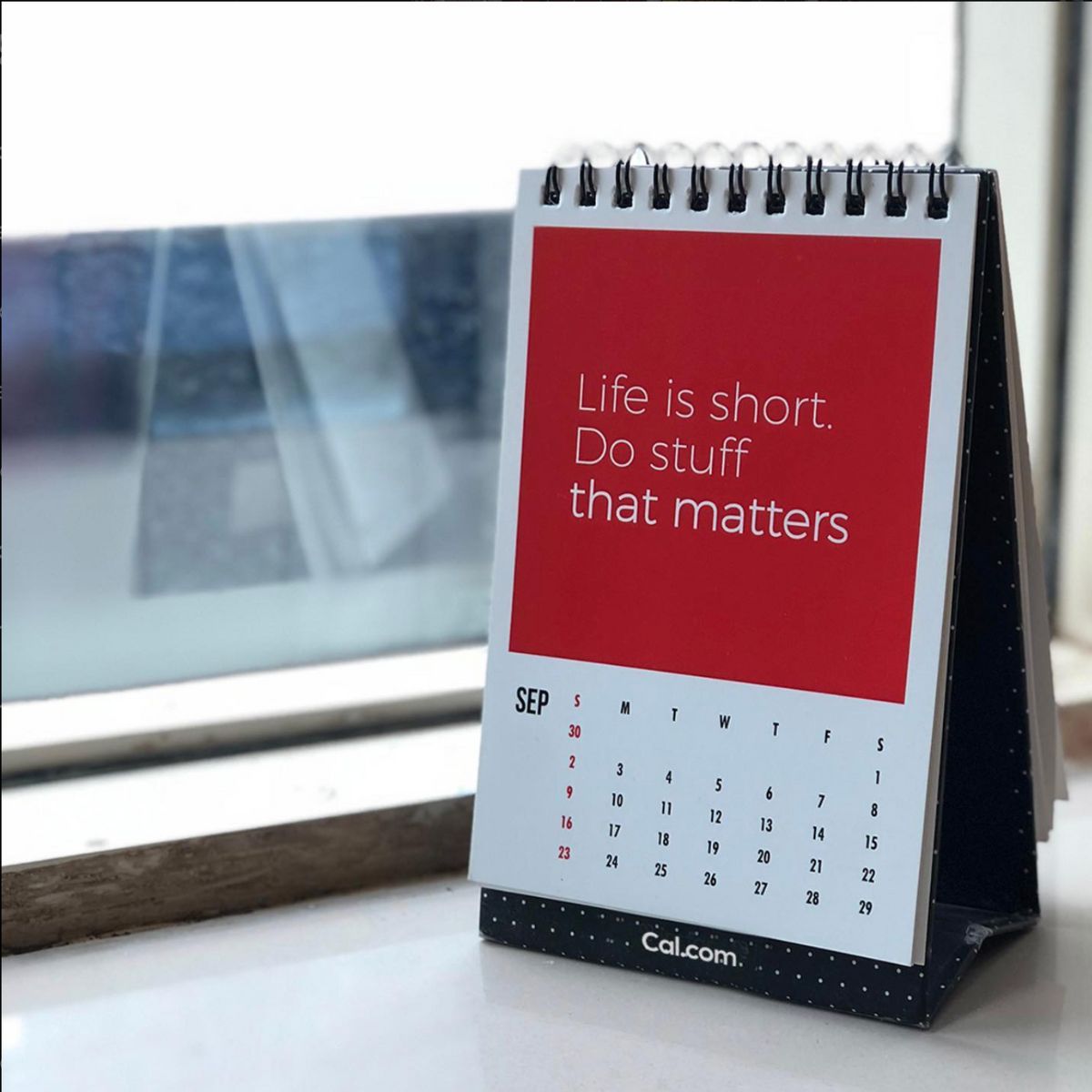 Desk calendar with a life is short quote